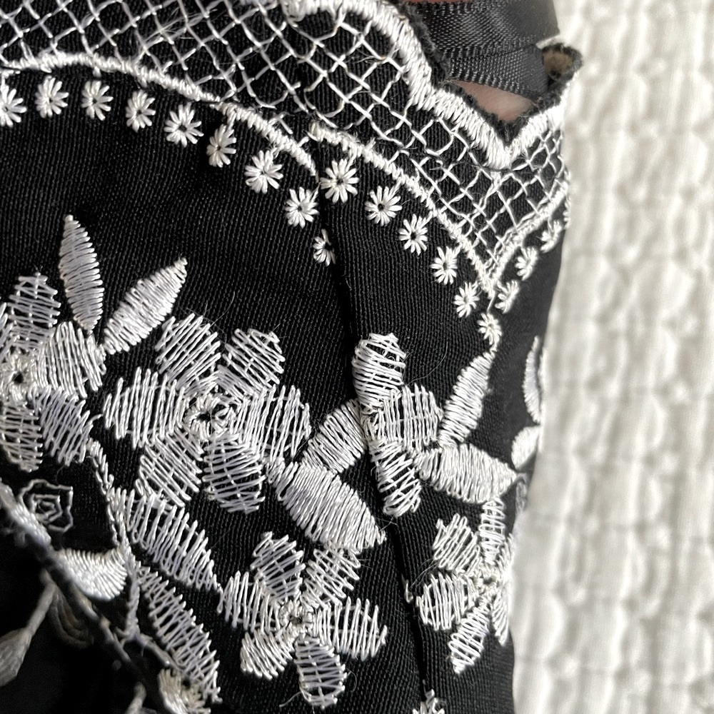 Vintage Black Fit and Flare Dress with White Floral Embroidery by CDC. Size 6P. - Picture 4 of 9